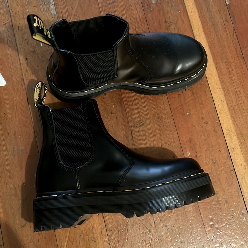 LIKE NEW dr martens 2976 quad platform chelsea boot